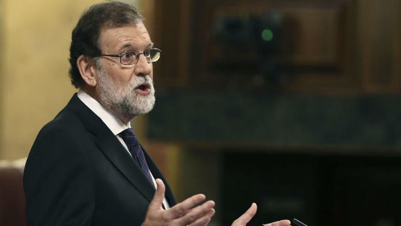 Rajoy no habla de Gürtel y reta a que le pongan una moción de censura