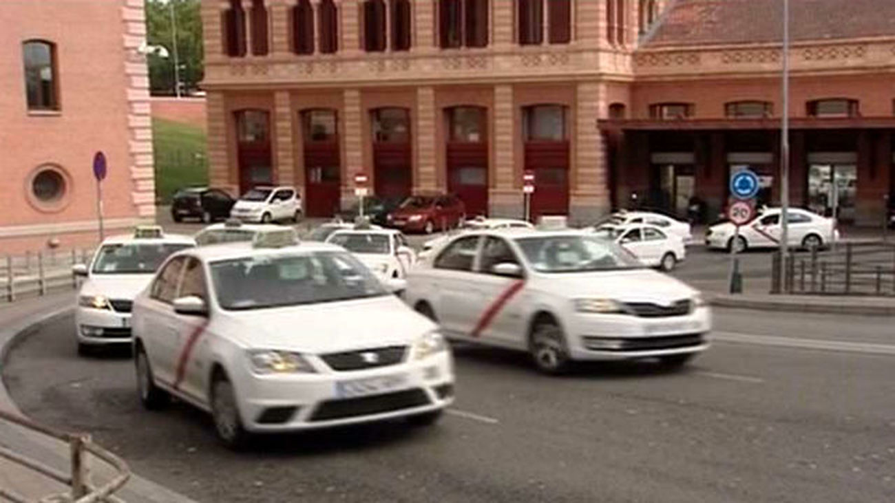 Los nuevos taxis de Madrid tendrán que ser no contaminantes a partir de 2018