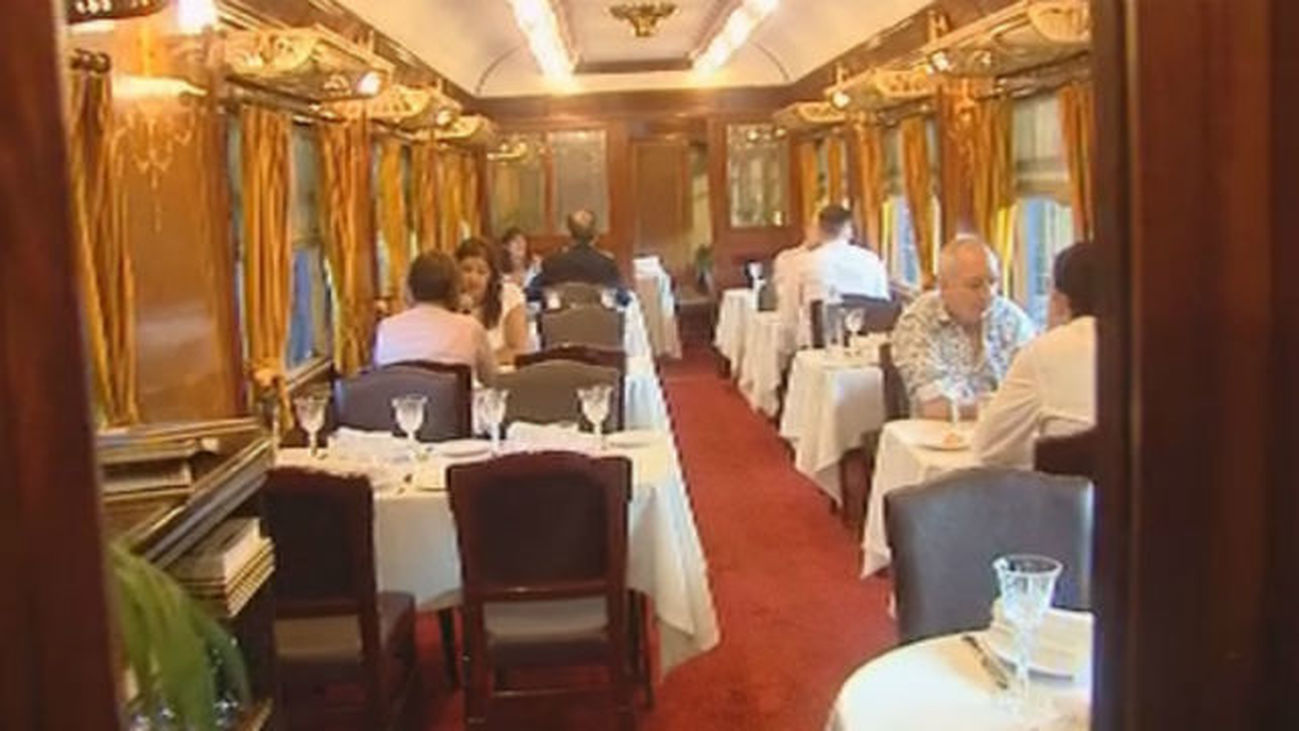 Una comida de lujo sin salir del Museo del Ferrocarril