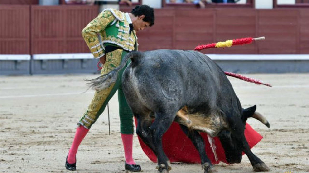 A ovación por coleta en tarde gris y de poco contenido en Madrid