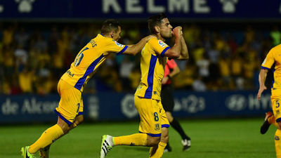 1-0. El Alcorcón aprovecha el acierto de Dorca