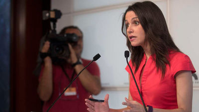 Arrimadas  denunciará a una internauta por desear que "la violen en grupo"