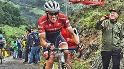 Denifl conquista Los Machucos ante un Contador valiente y Nibali 'muerde' al líder Froome