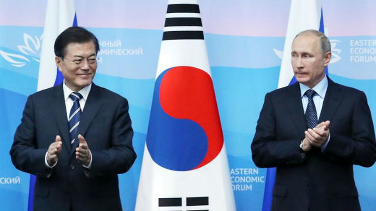 Vladímir Putin y su homólogo surcoreano, Moon Jae-in