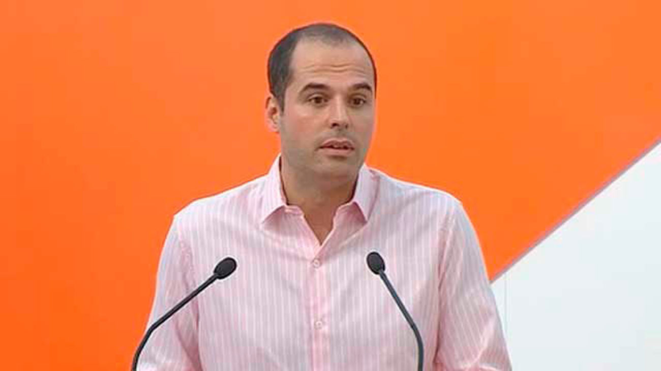 Aguado exige a Cifuentes una reducción de IRPF para los madrileños