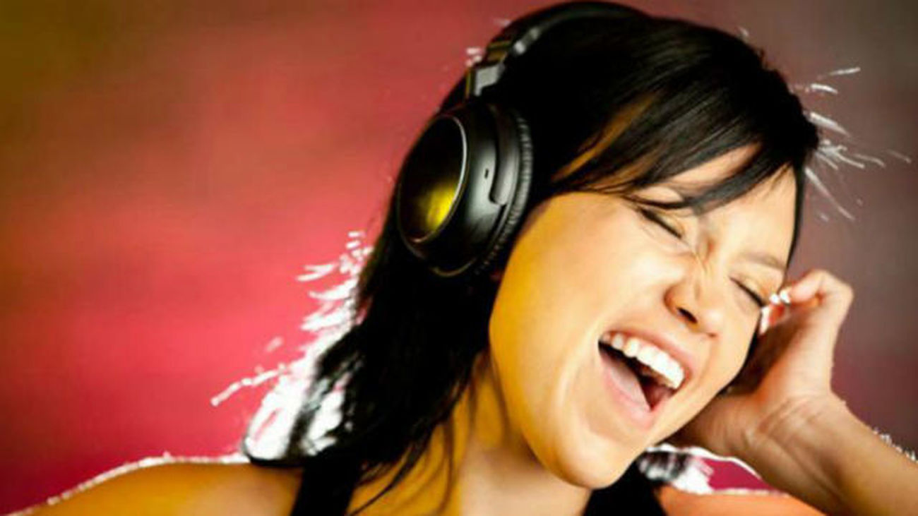 Escuchar música alegre alimenta la creatividad, según un estudio