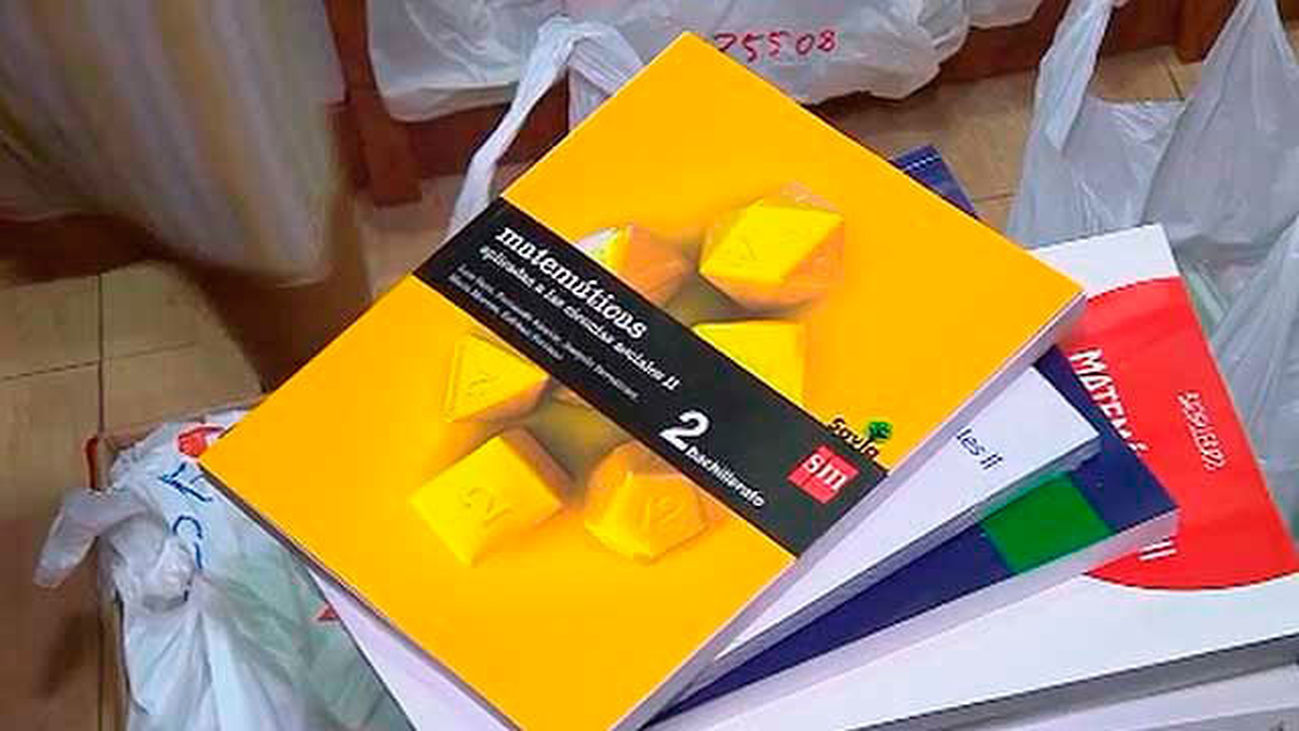 Madrid recomienda a los centros escolares mantener los libros de texto el próximo curso