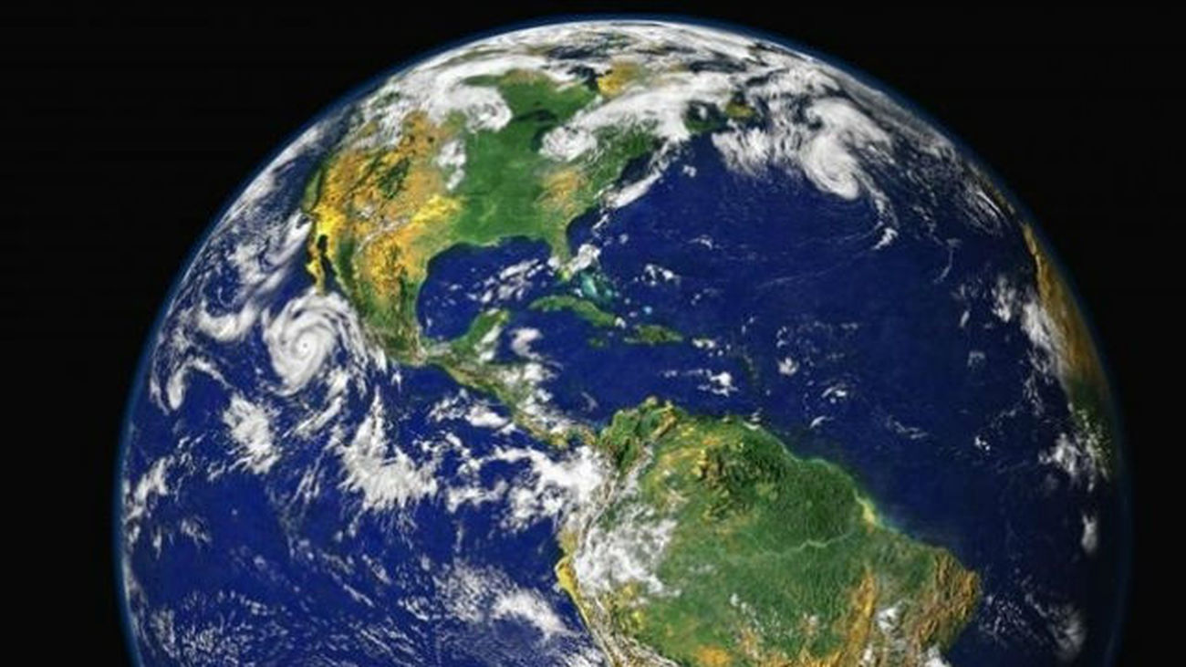 La Tierra, reclasificada  como planeta híbrido