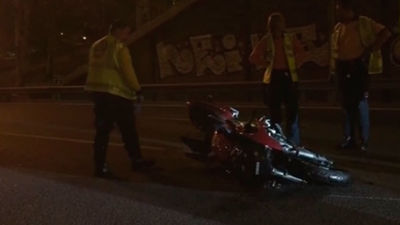 Fallece un motorista en la M-30 al impactar contra una valla de protección