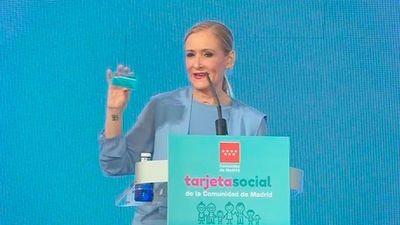 Cifuentes presenta la Tarjeta Social, uno de sus compromisos sociales