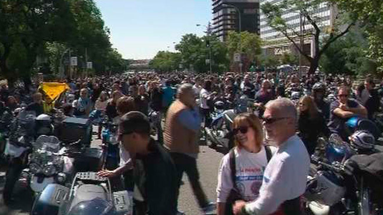 45.000 motos rinden homenaje a Ángel Nieto
