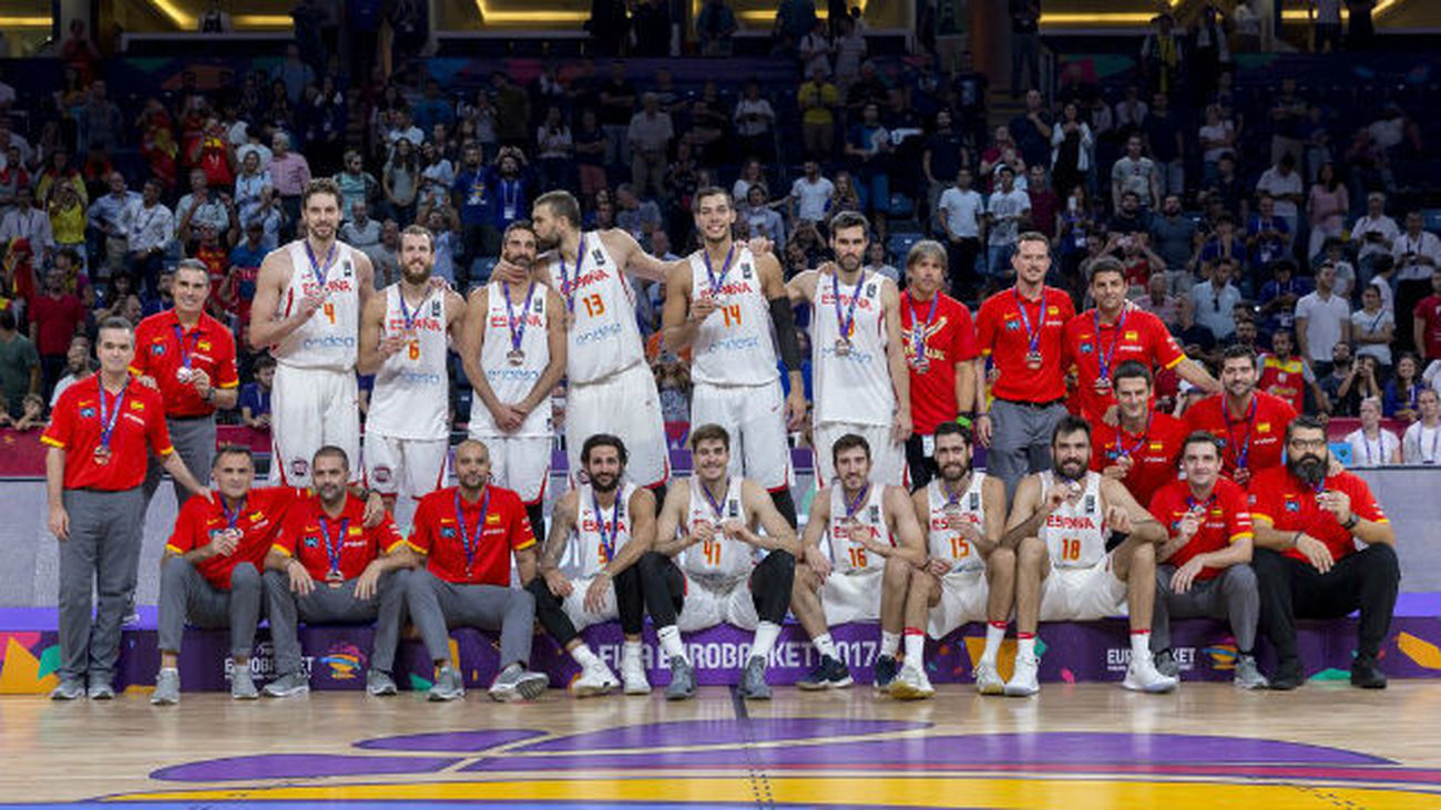 93-85. La selección despide a Navarro desde el podio y con el bronce