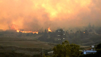 Un incendio en Gran Canaria obliga a evacuar a 800 personas