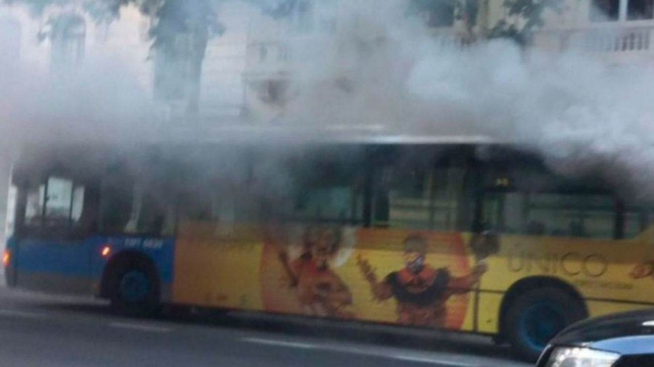 El autobús de la EMT que ardió en la calle Velázquez