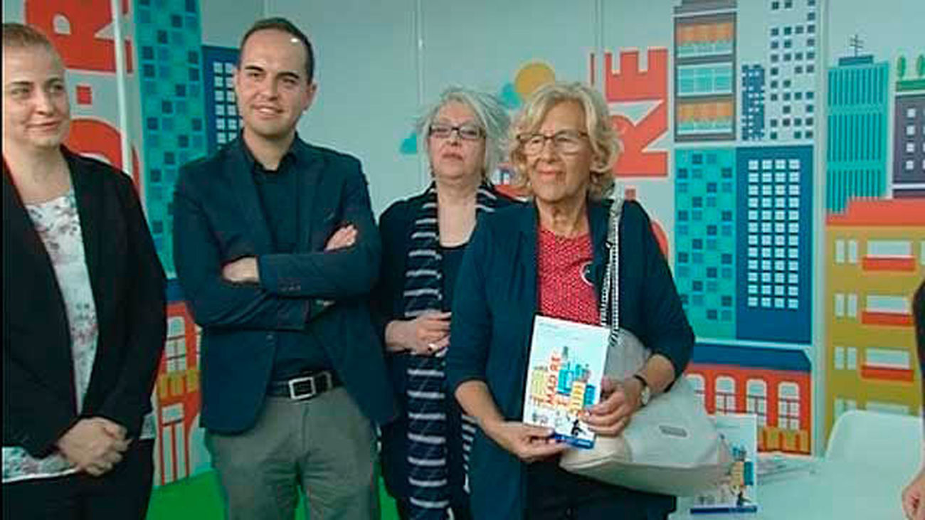 José Manuel Calvo con la alcaldesa de Madrid, Manuela Carmena