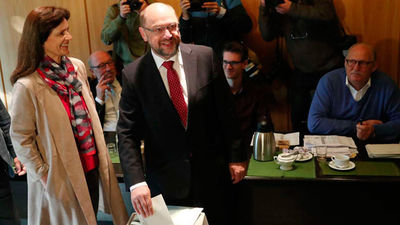 Merkel y Schulz se reúnen el miércoles para abordar la formación de gobierno