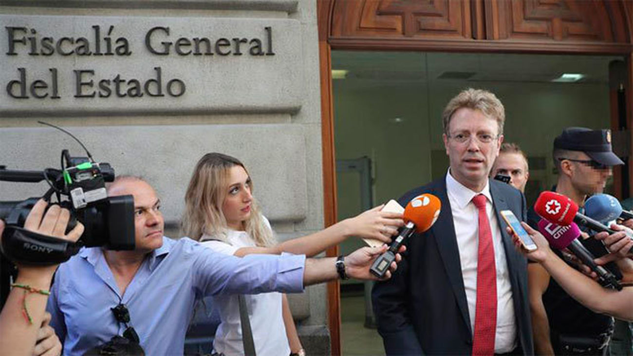 El alcalde de Tortosa entrega a la Fiscalía copia de su decreto de adhesión al 1-0