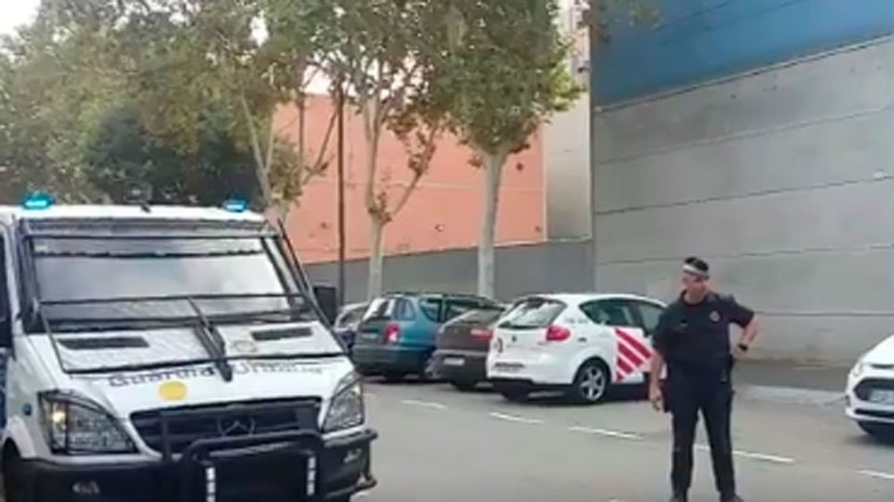 La Guardia Urbana custodia las urnas que guarda  el Ayuntamiento para procesos electorales