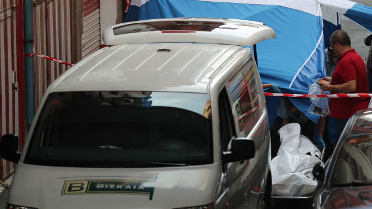 Mata a puñaladas a su pareja en Sestao y se suicida arrojándose al vacío