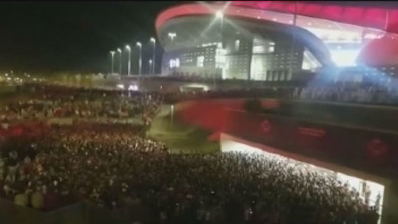 Impresionantes aglomeraciones a la salida del Wanda Metropolitano