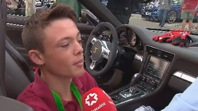 Adolescentes madrileños enfermos pilotan coches deportivos por un día