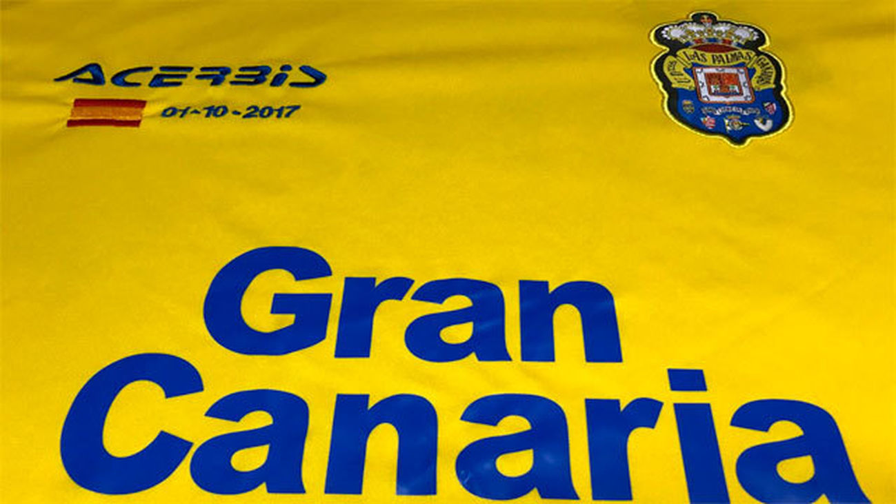 Las Palmas lució la bandera de España contra el Barça