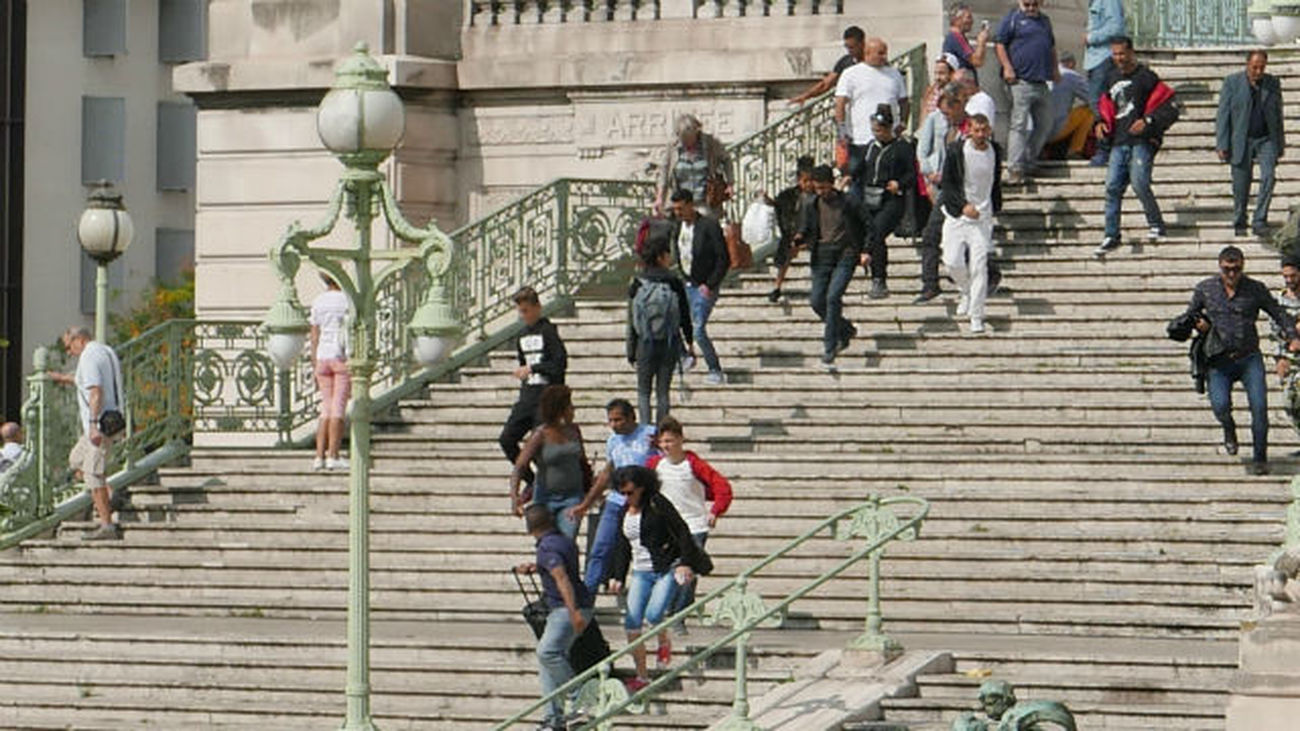 Un hombre mata con un cuchillo a 2 personas en Marsella antes de ser abatido