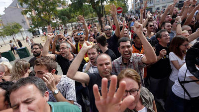 El Gobierno frena la expulsión de los agentes y el fiscal investiga si es delito