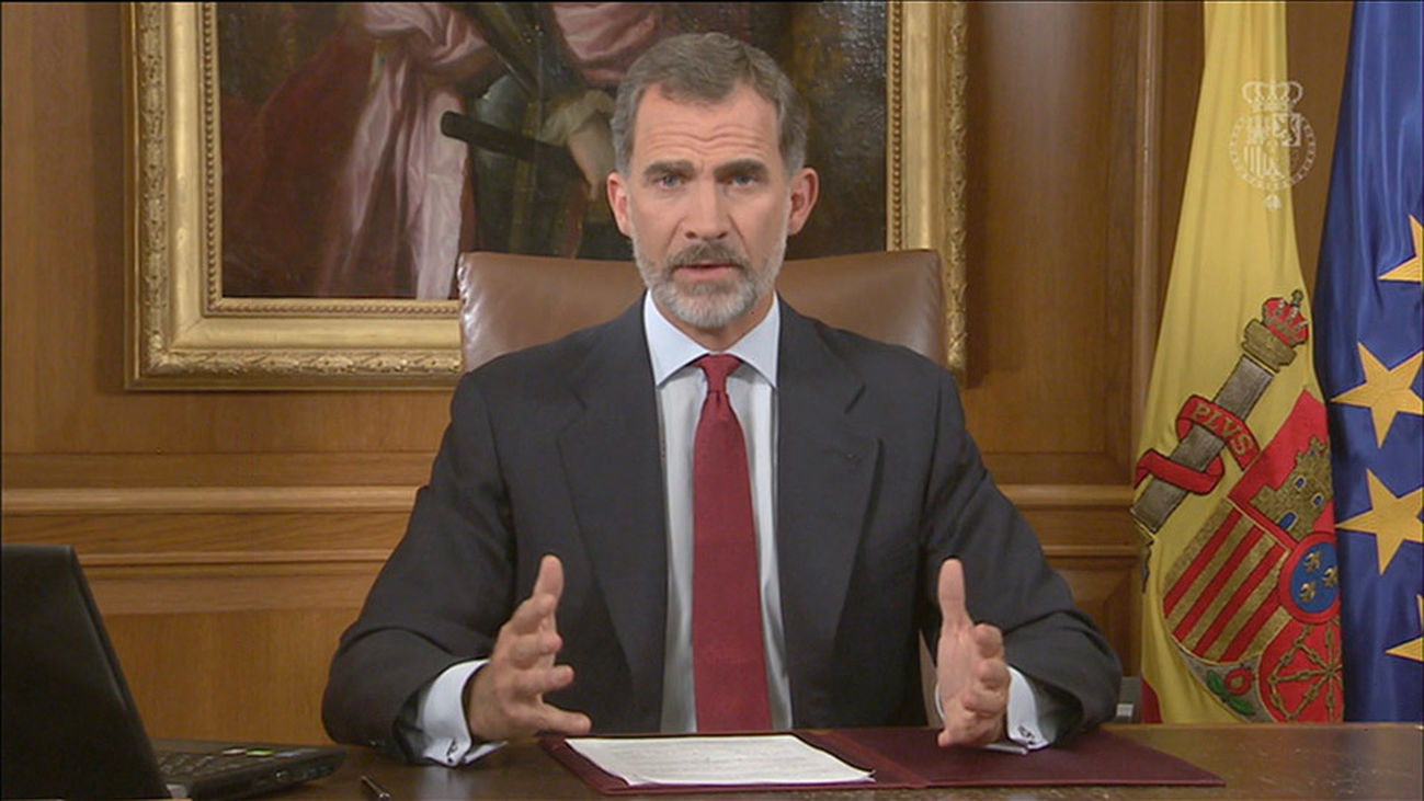 El Rey llama a asegurar el orden constitucional en una situación de extrema gravedad