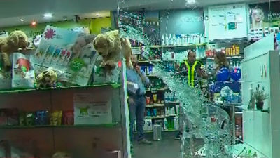 Roban a mazazos una farmacia en Cuatro Vientos