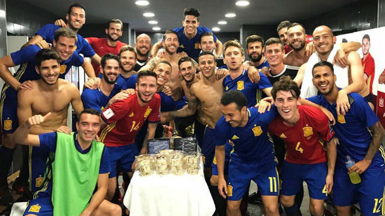 La selección española celebra la clasificación para el Mundial