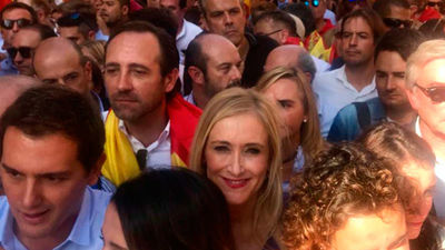 Cifuentes insta a superar "unidos" el "golpe a la democracia" en Cataluña