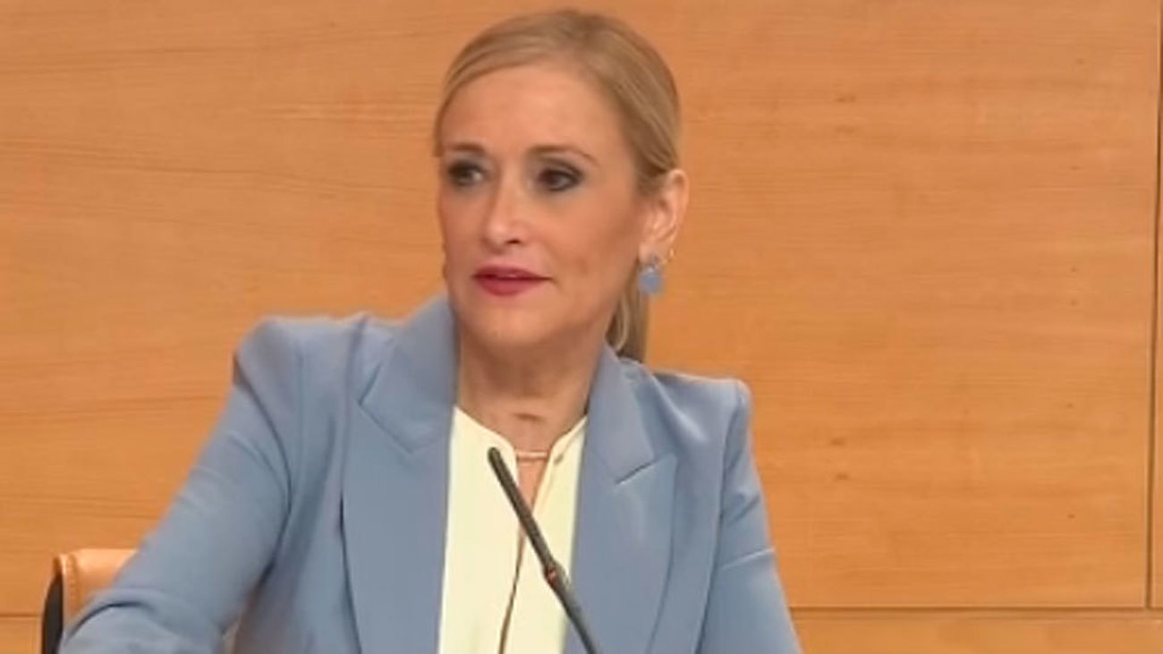 Cifuentes llama a la "cordura política" y al cumplimiento de la Constitución