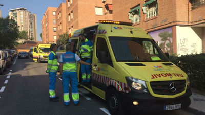 Una joven de 19 años da a  luz a su segundo hijo en su casa de Aluche