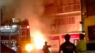 Arde una furgoneta en la Avenida de Valladolid y causa alarma en los vecinos