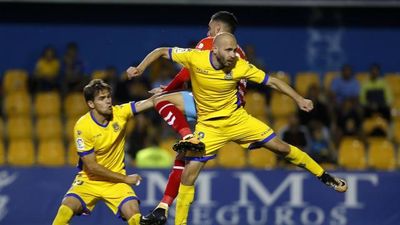 0-1. El Lugo deja helado al Alcorcón y muy tocado a Julio Velázquez