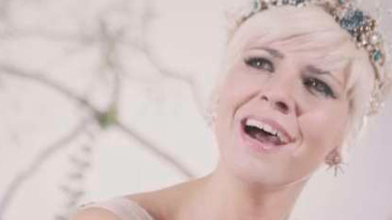 Pasión Vega celebra 40 años con un nuevo disco titulado "40 quilates"