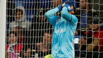 Keylor Navas vuelve a lesionarse