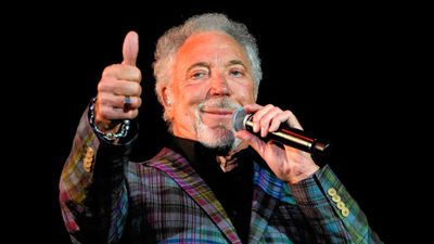 Tom Jones revela que sufrió acoso sexual al principio de su carrera
