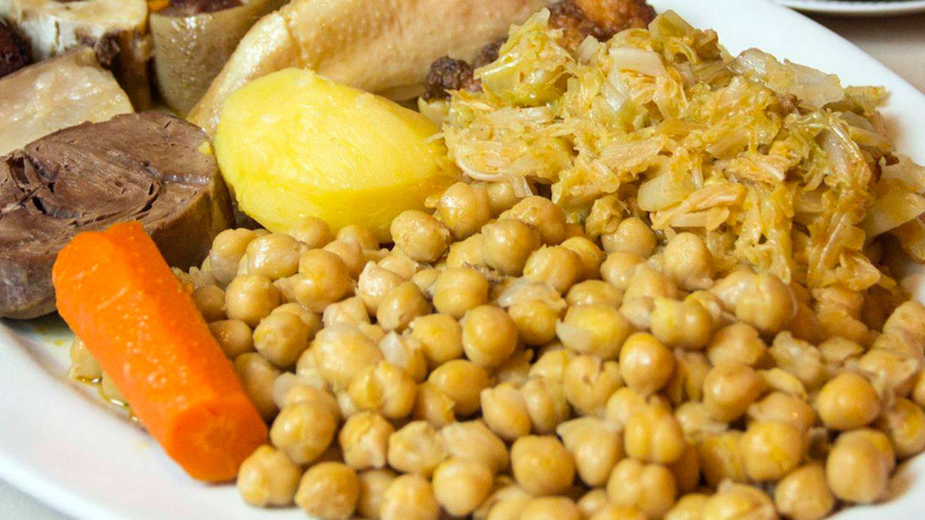 Así preparan el mejor cocido de toda España