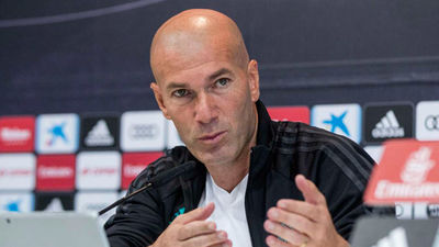 Zidane: "Benzema es el mejor con diferencia, las críticas son una vergüenza"