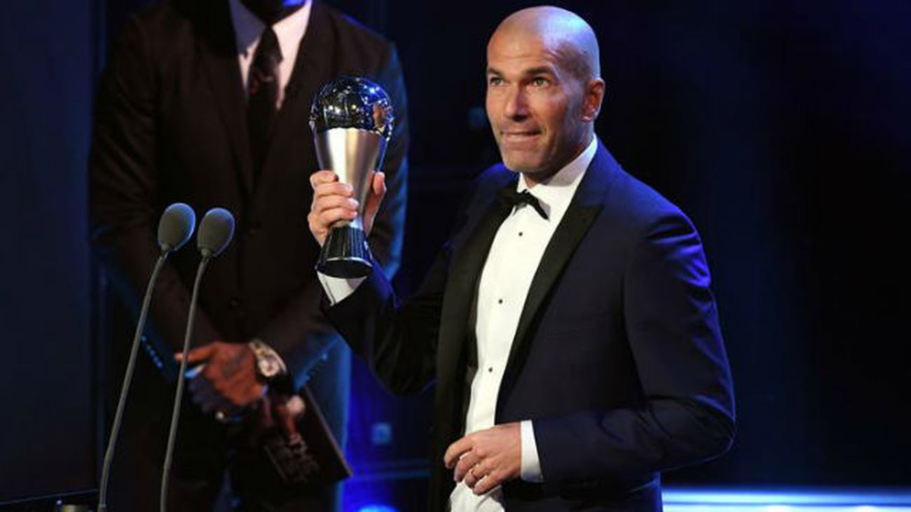 Zidane recibe el premio 'The Best' a mejor entrenador del año