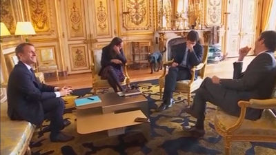 El perro de Macron se orina en una reunión del Gobierno francés