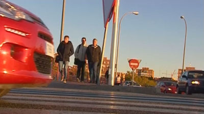 Los vecinos de Alameda de Osuna quieren un semáforo en un paso de cebra