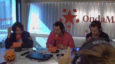 Truco: auriculares, goma y libro