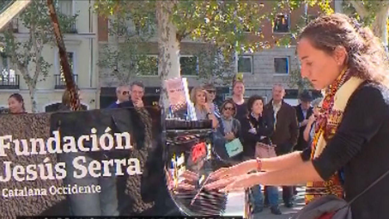Madrid se llena de música gracias a ocho pianos de cola en la calle