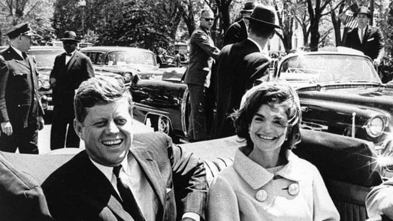 John F. Kennedy y la primera dama Jacqueline Kennedy