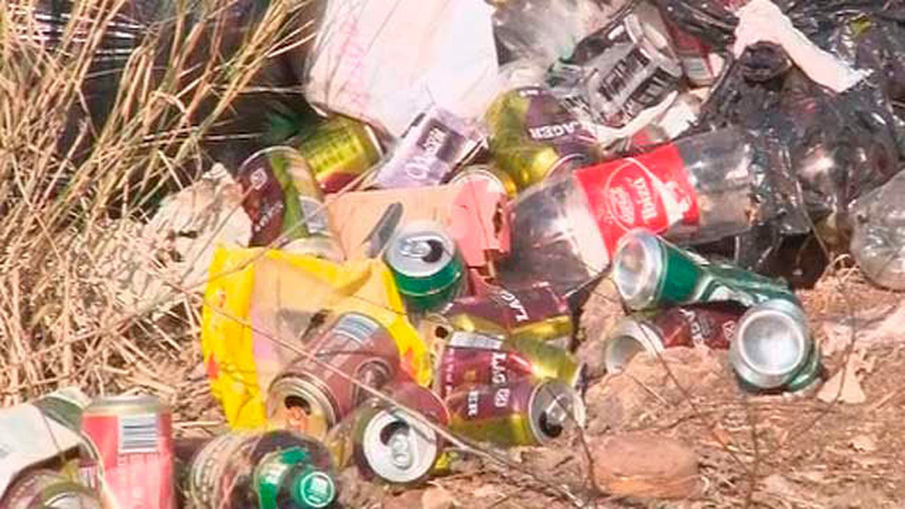 Basuras en los Sotos históricos de Aranjuez