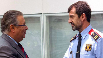 Zoido apela a policías, guardias civiles y mossos a tener una colaboración leal