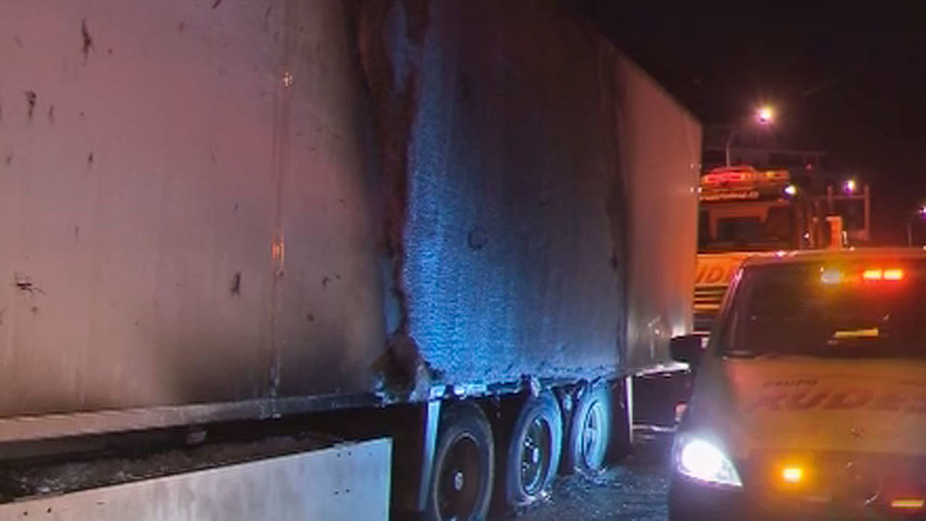 Arde un camión que circulaba por la A2 de madrugada
